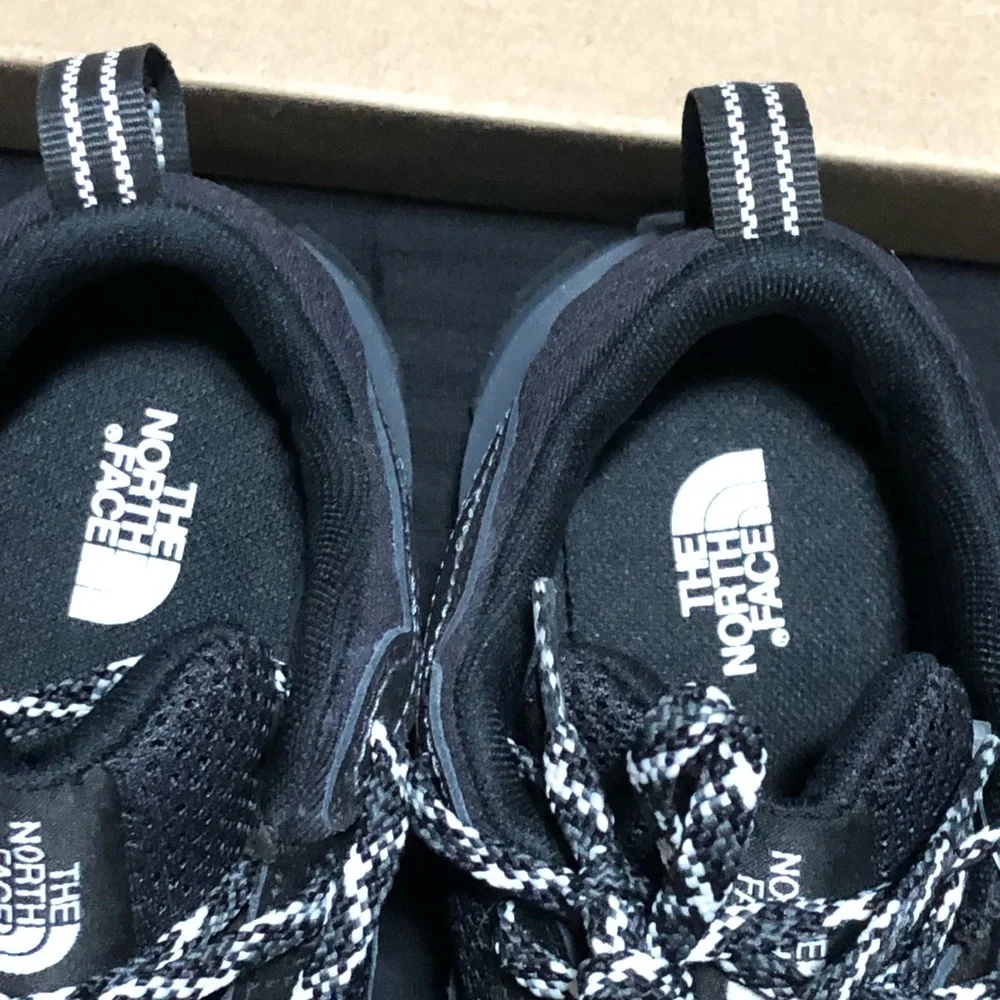 The North Face Fastpack Waterproof Hiking Shoe Boys, Size 1, Black Mash